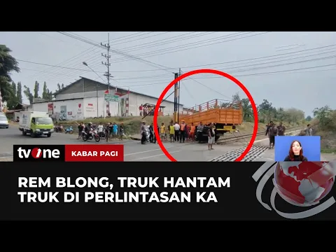 Rem Blong, 2 Truk Tronton Tabrakan di Pintu Perlintasan KA Banyuwangi