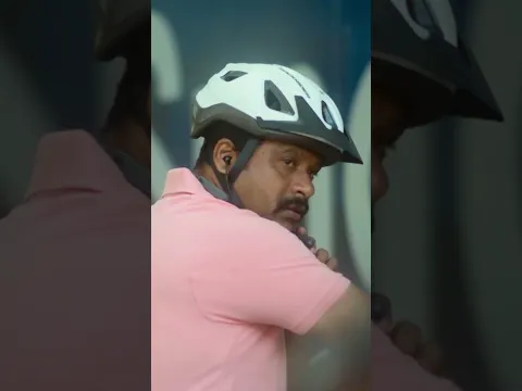Santhanam Ne is Rishwatkhor Police Officer Ko Sabke Saamne Sharminda Kar Diya