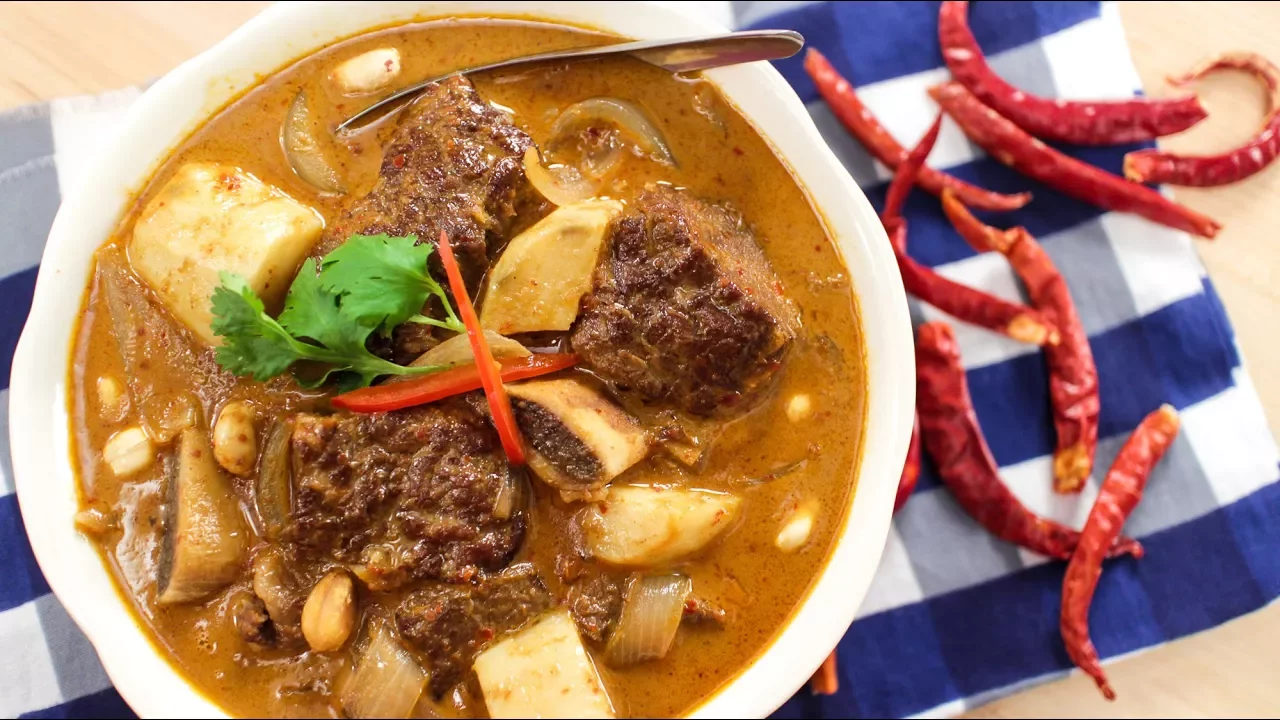 Beef Massaman Curry Recipe มัสมั่นเนื้อ - Hot Thai Kitchen!