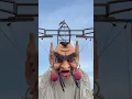 Download Lagu Vogelpoep op Efteling-reus Djinn bij Fata Morgana: acteur kan zijn lach niet inhouden