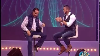 الفنان دامو صاحب السمفونية الأمازيغية يرقص رفقة فرقته في كي كنتي كي وليتي 