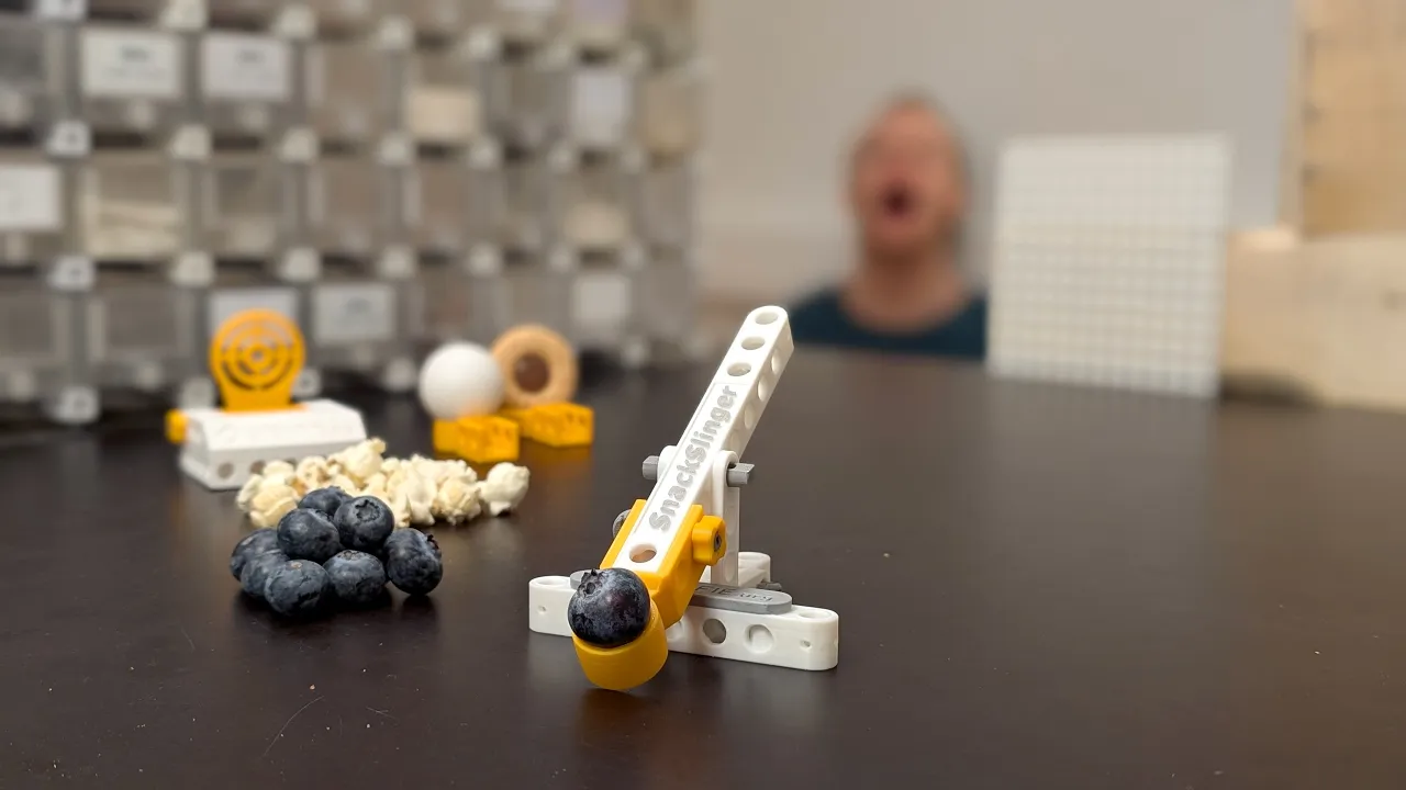 STEMFIE Snack-Slinger