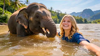 I took a BATH with an ELEPHANT!🐘