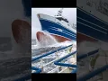 kapal hampir tenggelam di terjang ombak badai#shorts