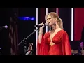 Download Lagu Jessica Simpson schittert in rode jurk tijdens optreden in Grand Ole Opry