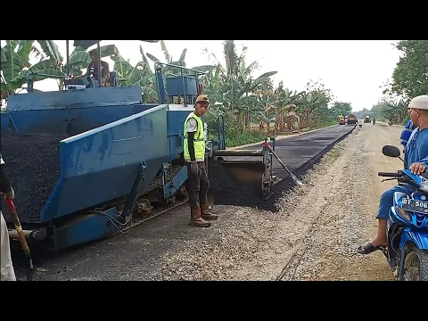 Download MP3 Proses Pengaspalan Jalan Mengunakan Alat Berat Terbaik Finisher Dan Tandem Roller Sakai