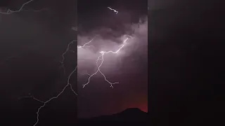 خـلـهـا تـبـرق وتـرعـد عـلـى روس الـجـبـال 