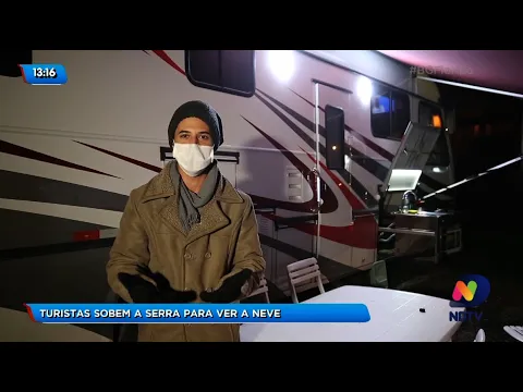 Turistas sobem a Serra Catarinense para ver a neve