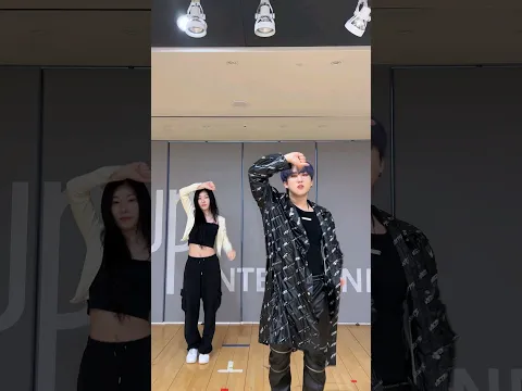 Changbin & ITZY Chaeryeong Chk Chk Boom Challenge