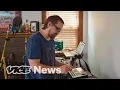 Download Lagu Wheatus Explains the True Meaning of Teenage Dirtbag | VICE on Twitch