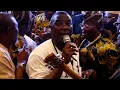 WASIU AYINDE GOES EMOTIONAL ON STAGE, IN RECOGNITION OF HIS OLD TIME FRIENDS
