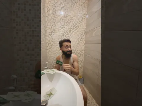 امي لما يجيها ضيوف وانا بالحمام #shorts