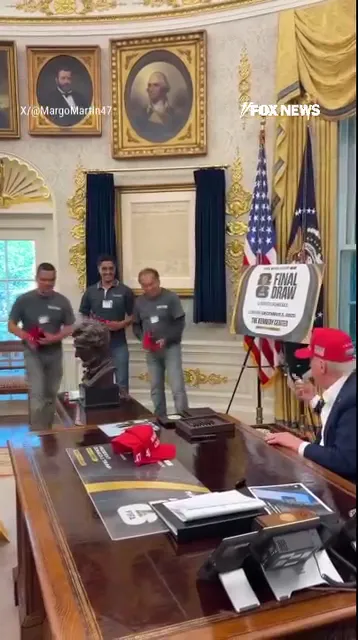 ‘I RESPECT TALENTED PEOPLE’: Trump welcomes White House renovation crew #shorts #usa #us #news