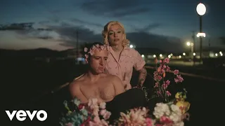 Mon Laferte - Estoy Llorando De Tanta Belleza (Official Lyric Video)