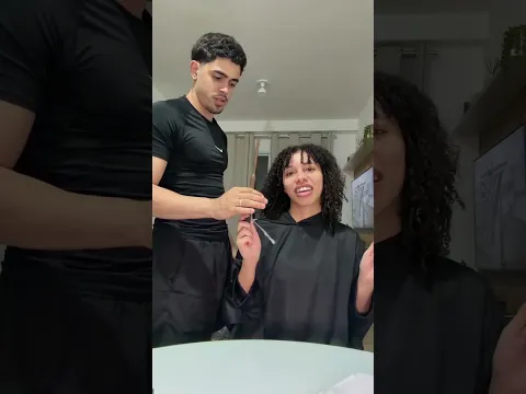 Meu marido está ali jogando vídeo game: