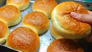 ده بدقيق وماء هتعمليه و في ساعة واحدة هش وقطني وباذن الله هينحج معاكي من أول مرة خبز البرجر 