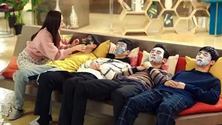 بنت غلبانه مفكرين انها مش هترتبط لكن بتشتغل ف محل مع اربع شباب وال٤ بيوقعو فحبها وبتكون محتاره بينهم 