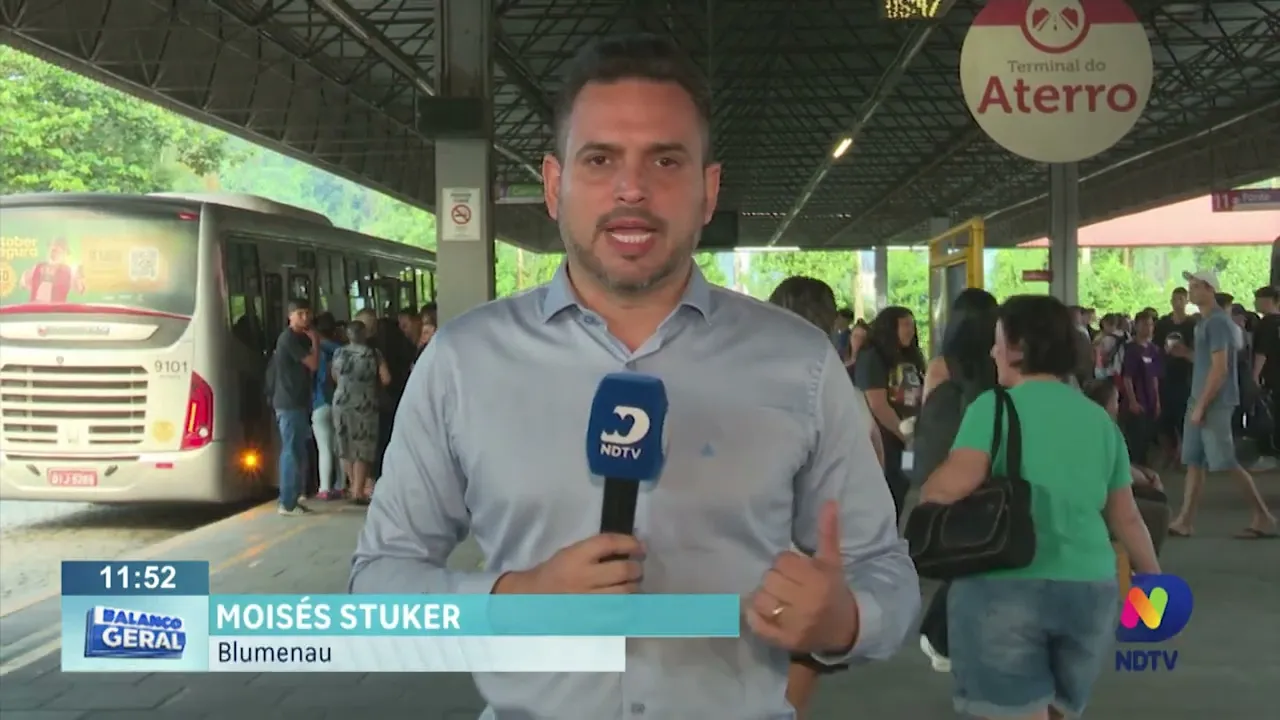 Protesto causa atrasos nas linhas de ônibus nesta manhã em Blumenau