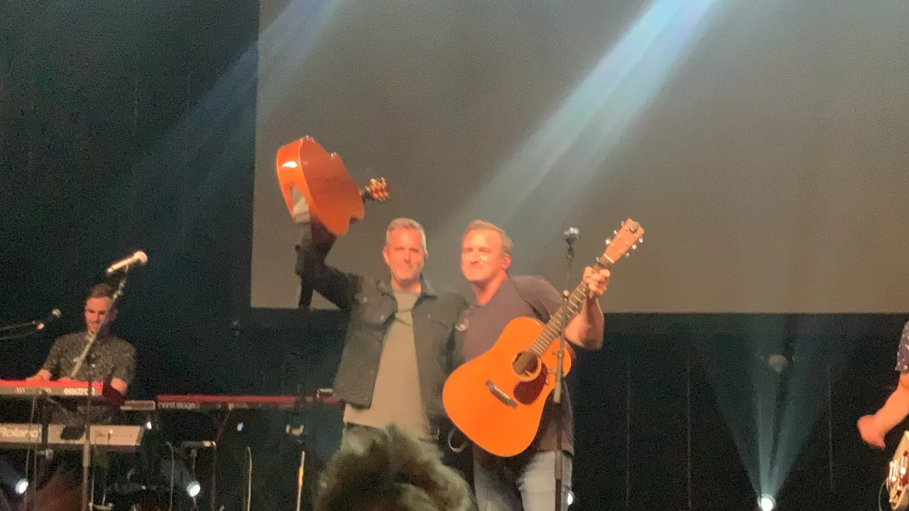 Matt Hammitt reunited with Sanctus Real -- Lead Me (Live)