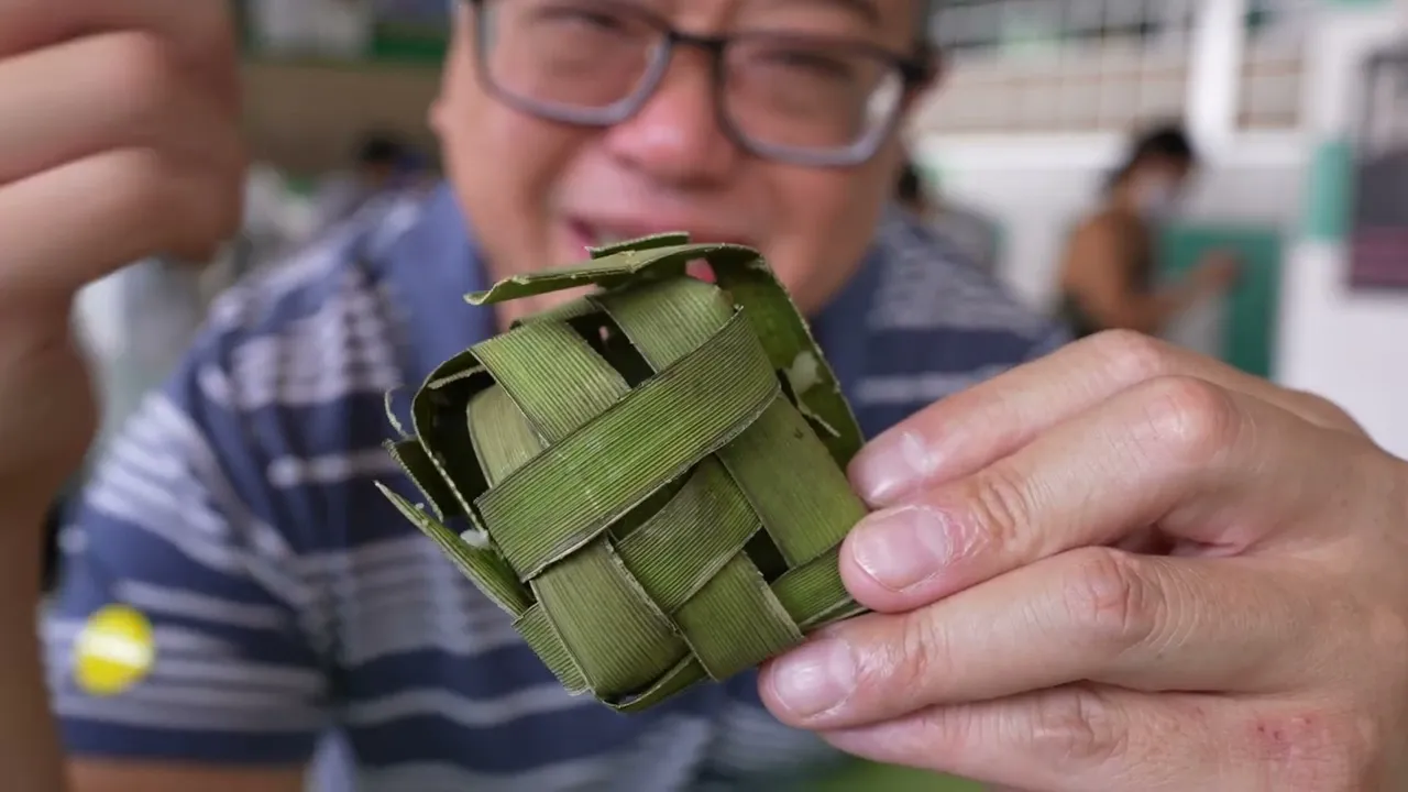 Disappearing foods: the PALM-COVERED KETUPAT (rice cakes)