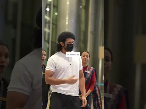vijay papped arriving in hyd