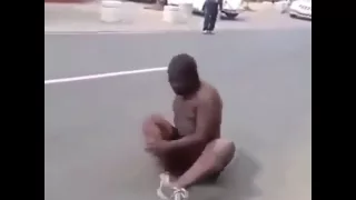 معقولة ماانكسرت رقبته  دندنها