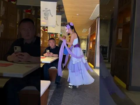 大哥：这啤酒开的，洗了半张脸。😢#全网最帅开瓶猫