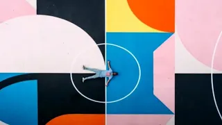 תנו לי למות כמו שאהבתי לחיות הסיפורים מאחורי המצבות הצבעוניות בבתי העלמין 