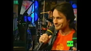 Martin Henderson live on TRL taking about Britney Spears Toxic and his new movie Torque