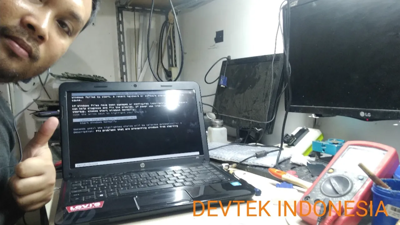 Cara Memperbaiki Engsel Laptop yang Patah atau Rusak, cara di atas adalah cara alternatif dengan men. 