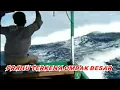 Download Lagu Prahu Terkena Ombak Besar // Begini Perjuangan nelayan Ketika Badai Angin dan Gelombang Kuat Di Laut