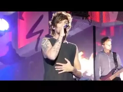 Download MP3 One Direction - No Control (Horsens, Denmark 16.06.2015)
