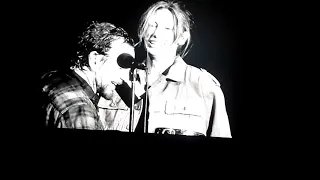 I days Eddie Vedder and his wife Yes we all care Why don t you 22 june 2018