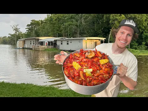 5 Days Living in a Bayou Houseboat - Crawfish Boil \u0026 GIANT Alligator Gar