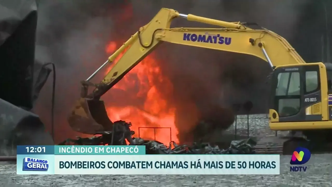 Bombeiros continuam no combate ao incêndio na distribuidora de combustívei