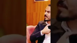 شوف الاعلامي نزار الفارس يحرج الفنانه غادة ابراهيم على الهوا بمشهد محرج لها 