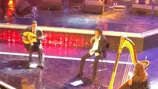 محمد منير يضيف كوبليه لأغنية شيء من بعيد في مهرحان الموسيقى العربية دندنها