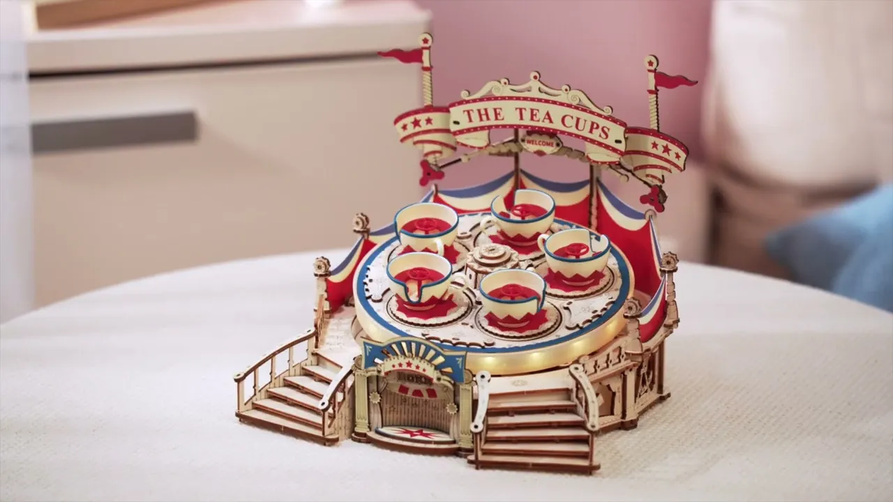 Puzzle 3D Carusel Rotativ cu Cescuțe, Cutie Muzicală Tilt-A-Whirl DIY din Lemn, 280 Piese