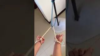 فك الحبل بطريقه عجيبه  فك الحبل بطريقه عجيبه