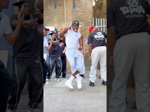 Championrolie dancing on the streets of London 🇬🇧🇬🇧🇬🇧