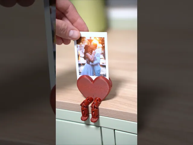 FLIRTY – Flexible Heart Stand for Cards, Photos, and Polaroid Photos video thumbnail