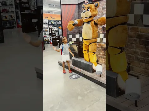 Mom and daughter get scared by five nights at Freddy’s #shorts