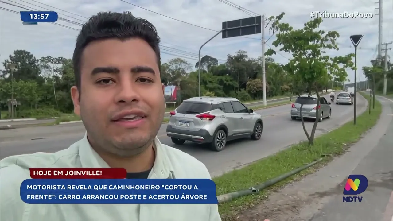 Acidente em Joinville mobiliza bombeiros após carro bater em árvore