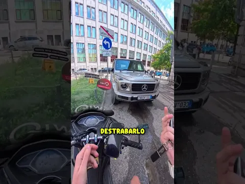 Mira cómo este hombre perdió la llave de su Mercedes y lo que pasó después sorprendió a todos! 😱🚘