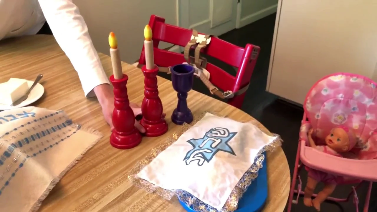 How to host SHABBAT DINNER with Young Children (A Typical Friday Night in Our House)