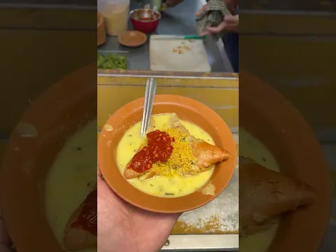 Nashik’s Favourite Kadhi Samosa place😍😁 #streetfood #samosa #nashikfood #kadhi #viralshorts