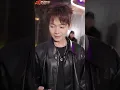 實習生剛被公司掃地出門，下一秒竟綁定成就系統，開局領取千萬勞斯萊斯，一積分就能兌換百萬現金！富少還在嘲笑他窮，他已砸下十億救活美女副總家的集團！