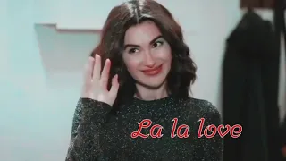 جمال وقوة شاهقة أكينجي على أغنية أجنبية تصفها مترجمة 