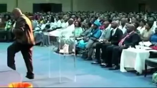 dr sd gumbi singing uyini umuntu