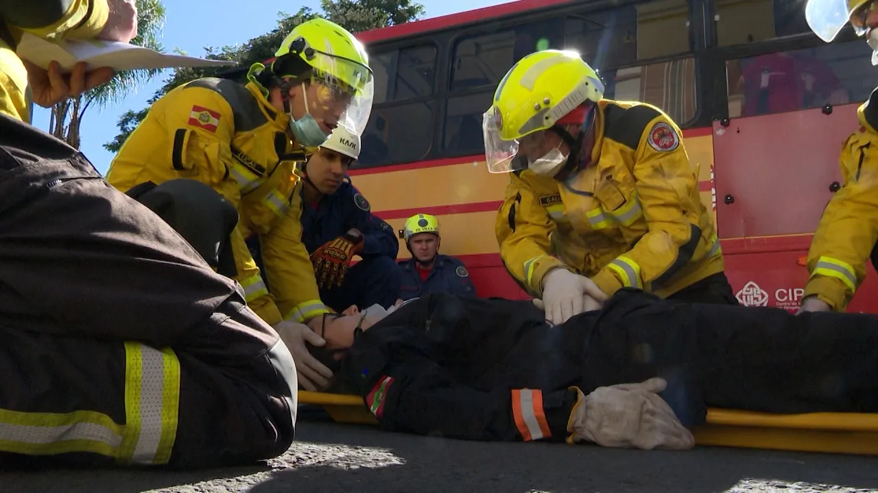Bombeiros do 6º batalhão realizam simulação de atendimento veicular